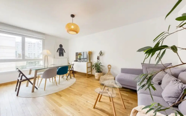 Charming Central Apartment With Balcony and City View