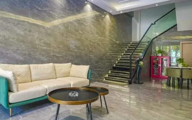 Pova Holiday INN (Changgang Road)