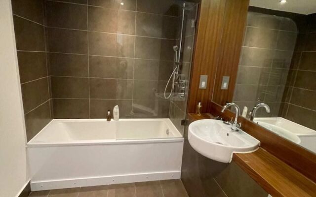 Peaceful 1BD Flat With Balcony - Bethnal Green