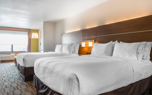 Holiday Inn Express & Suites Clarion by IHG