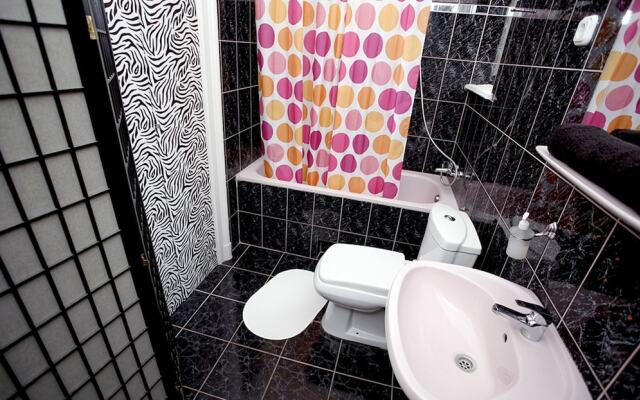 Chic Tarragon Apartments