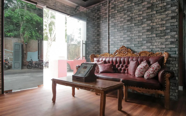 RedDoorz Plus near Budi Luhur University Jakarta – Guest Rooms – Tangerang