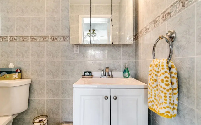 2 Bed2 Bath House with Backyard Jacuzzi