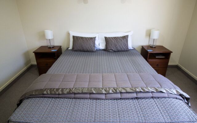 Centre Court Motel