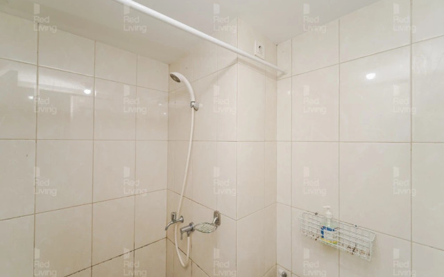 RedLiving Apartemen Springlake Summarecon - Kamarku Tower Azolla