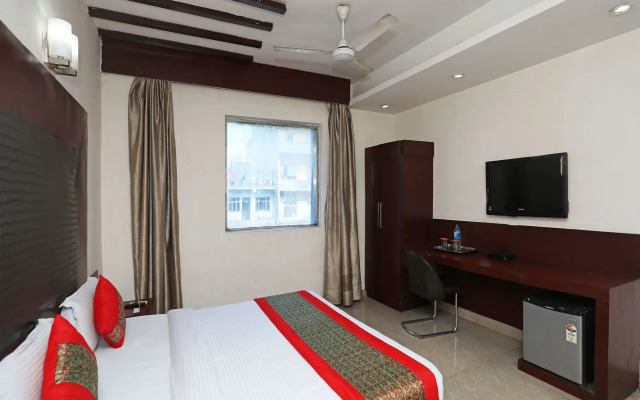 OYO 512 Hotel Aman Inn