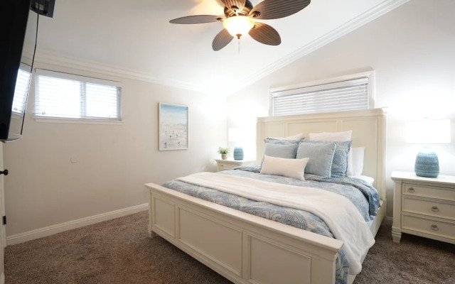 Sweet 4 bedroom, 3 bath plus Loft Bedroom, Pool Home