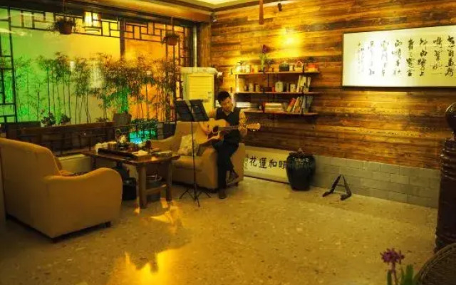 YIhe Lianhua Yanying Hotel