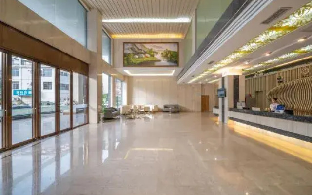 Four Seasons Hotel (Nanning Zoo Qingchuan Subway Station)
