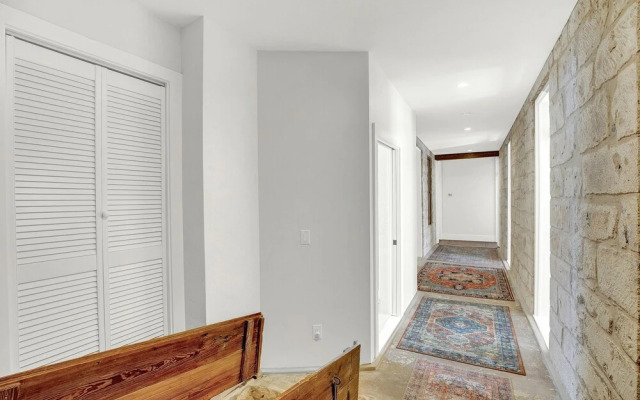 New! Luxurious Home W/wine Cellar & Firepit!