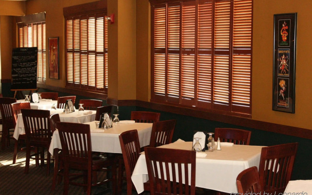 Maron Hotel & Suites