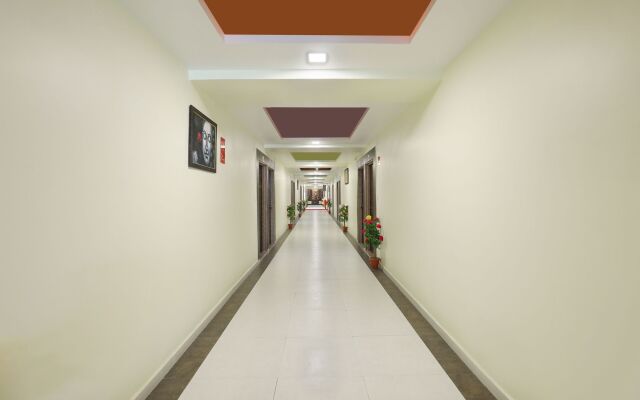 OYO 9805 Hotel Apollo