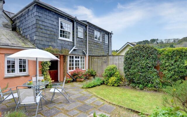Charming Holiday Home With Lovely Garden