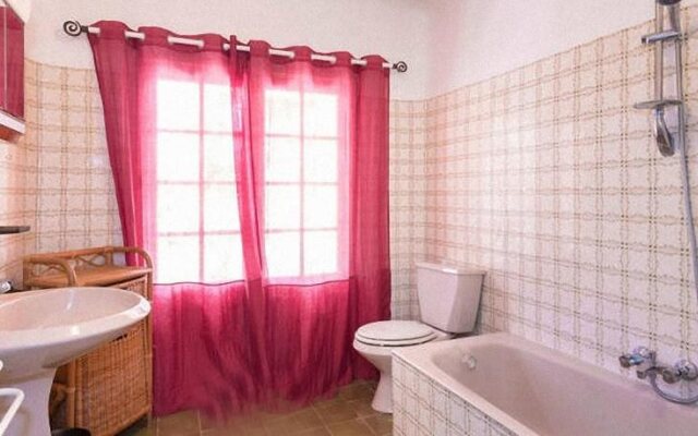 Les Maquinols Estate