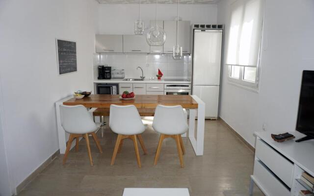 Modern Apartment 10mins from the Beach