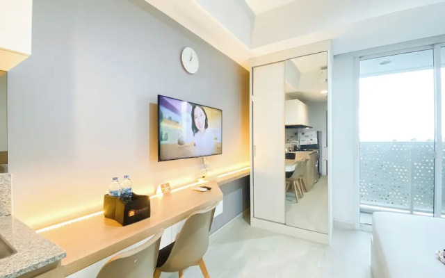 Homey Living Studio At West Vista Apartment