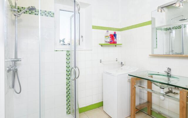 Luxury Holiday Home in Prats-du-périgord With Swimming Pool