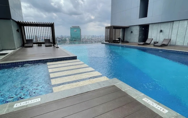 Staycation Jakarta Holland Village
