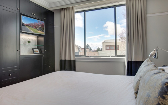 Mountain Retreat, Steps From Train Station – Guest Rooms – Sydney