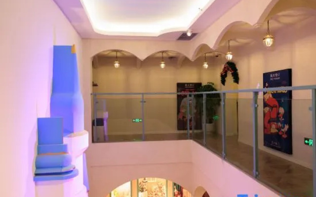 Pick up the moon parent-child hotel