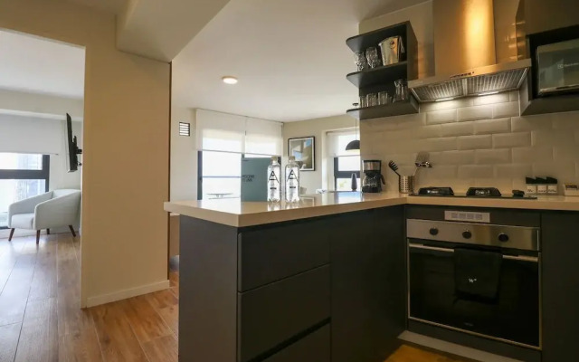 w Elegant 2BR With Balcony in San Isidro