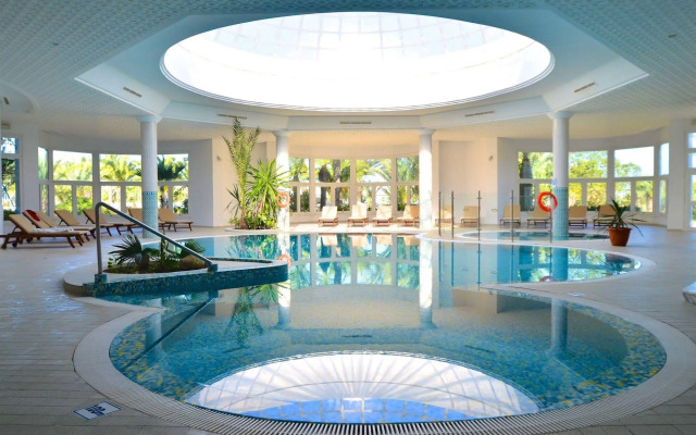 Royal Garden Palace (Families and Couples)