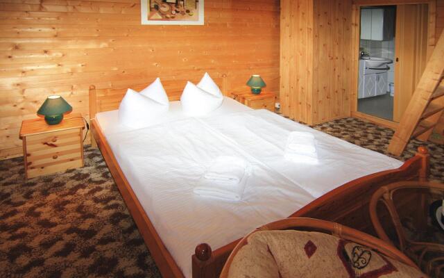 Log Cabin by Fahrsee With Lake Sauna