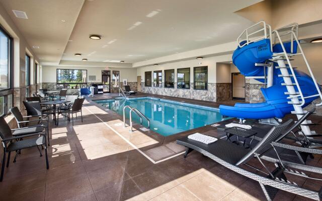 Glacier International Lodge