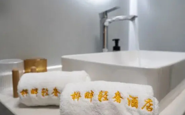 Huapan Light Luxury Hotel (Luoyang Longmen Avenue Branch)