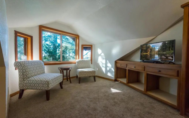 Four Seasons - 3br/4ba Holiday Home
