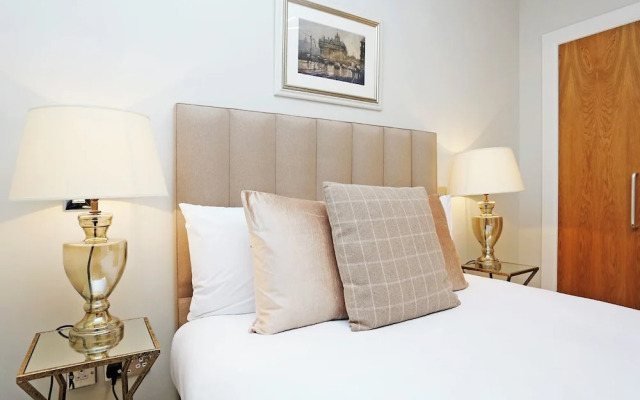 JOIVY Newly Refurbished Apartment on the Historic Royal Mile