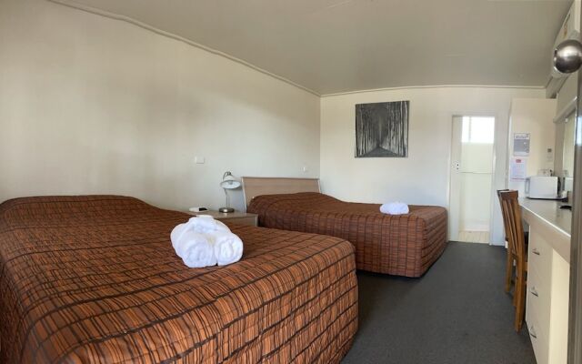Econo Lodge Rusty's