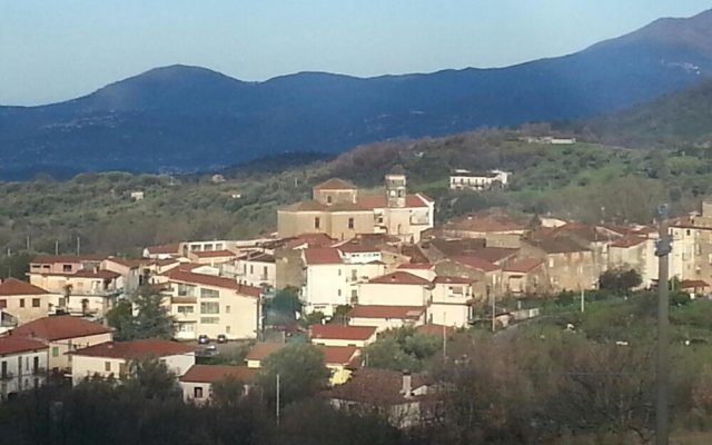 Apartment With 3 Bedrooms in Ceraso, With Wonderful Mountain View, Enclosed Garden and Wifi - 12 km From the Beach