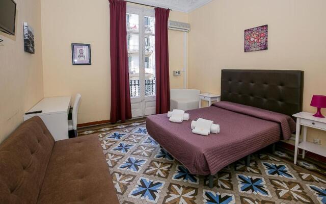 Hostal Balmes Centro