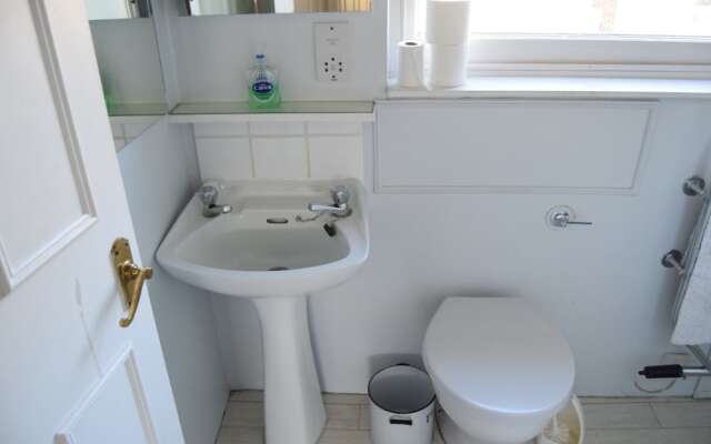 2 Bedroom Apartment in Quite Central London