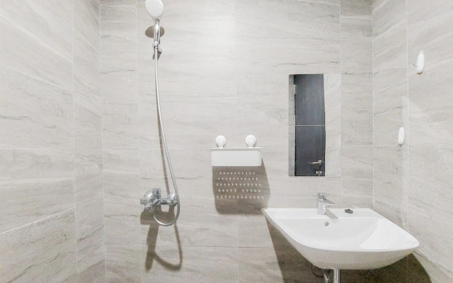 Good And Warm 2Br At Collins Boulevard Apartment