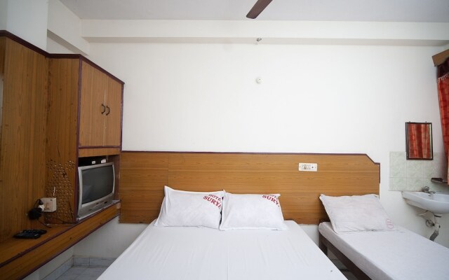 Spot On 38565 Hotel Surya