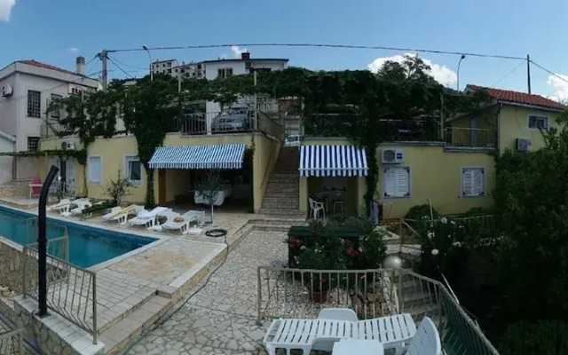 Zlato - With Pool - A4 Mendula