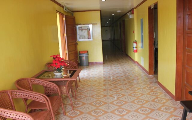 Starline Travellers Inn by RedDoorz