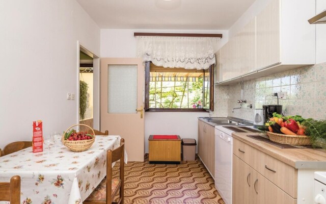 Beautiful Home in Lovran With Wifi and 3 Bedrooms