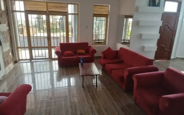 Queen Greenstars Apartment