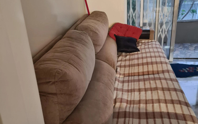 Kitnet casal e apartamento com lareira e vista jardim