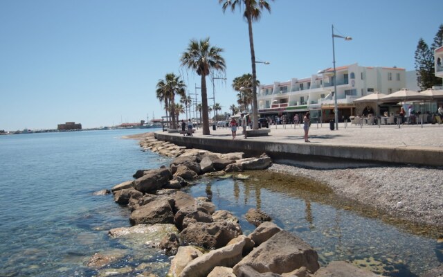 Phaedrus Living: Seaside Luxury Flat Lighthouse 68