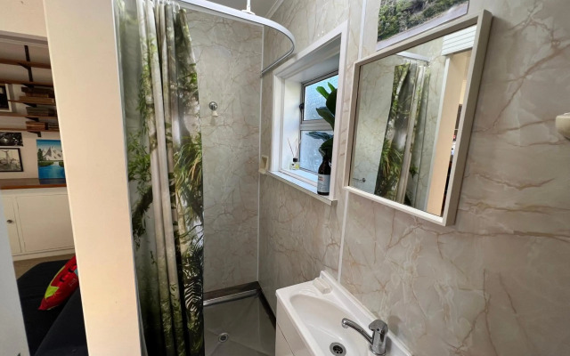 Tranquility Base - Waikanae Beach Holiday Home