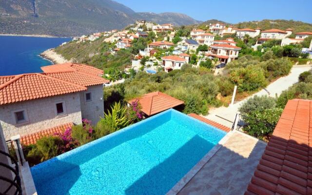 Villa Utku by Akdenizvillam