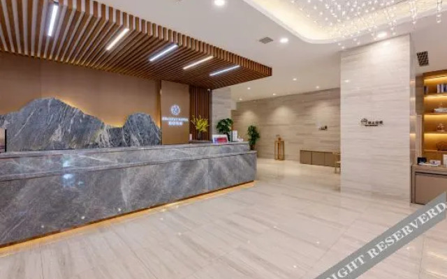 Starway Hotel (Baoding Wanbo Square)