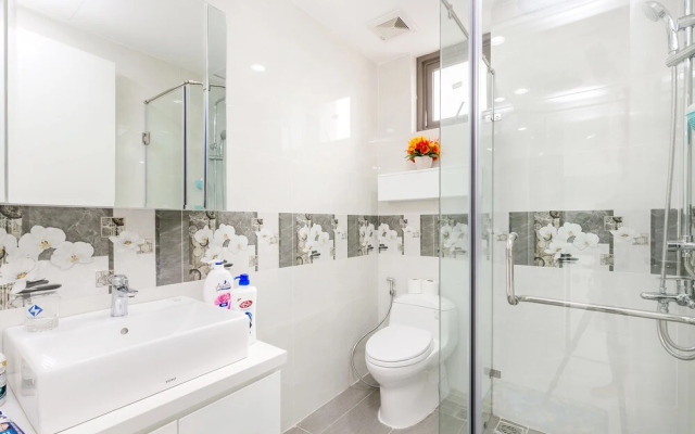 Jennifer House - Millenium Apartment