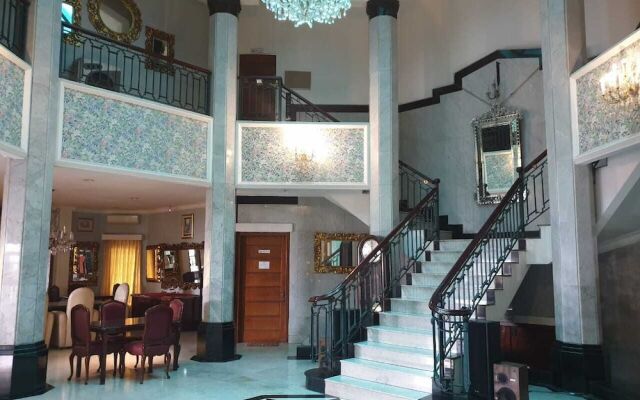 Kyriad Pejaten Suites