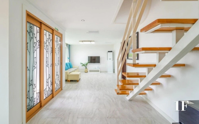 Geoje Sea and Blue Pool Villa