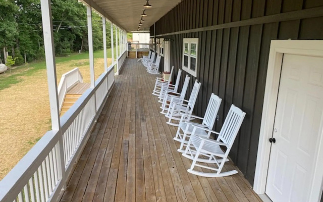 Greeter Falls Lodge Suite 4